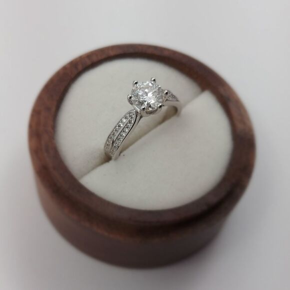 1 Carat Round Moissanite 925 Silver Ring - Picture 5 of 12